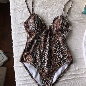 Jessica Simpson Cheetah Print Underwire Swimsuit